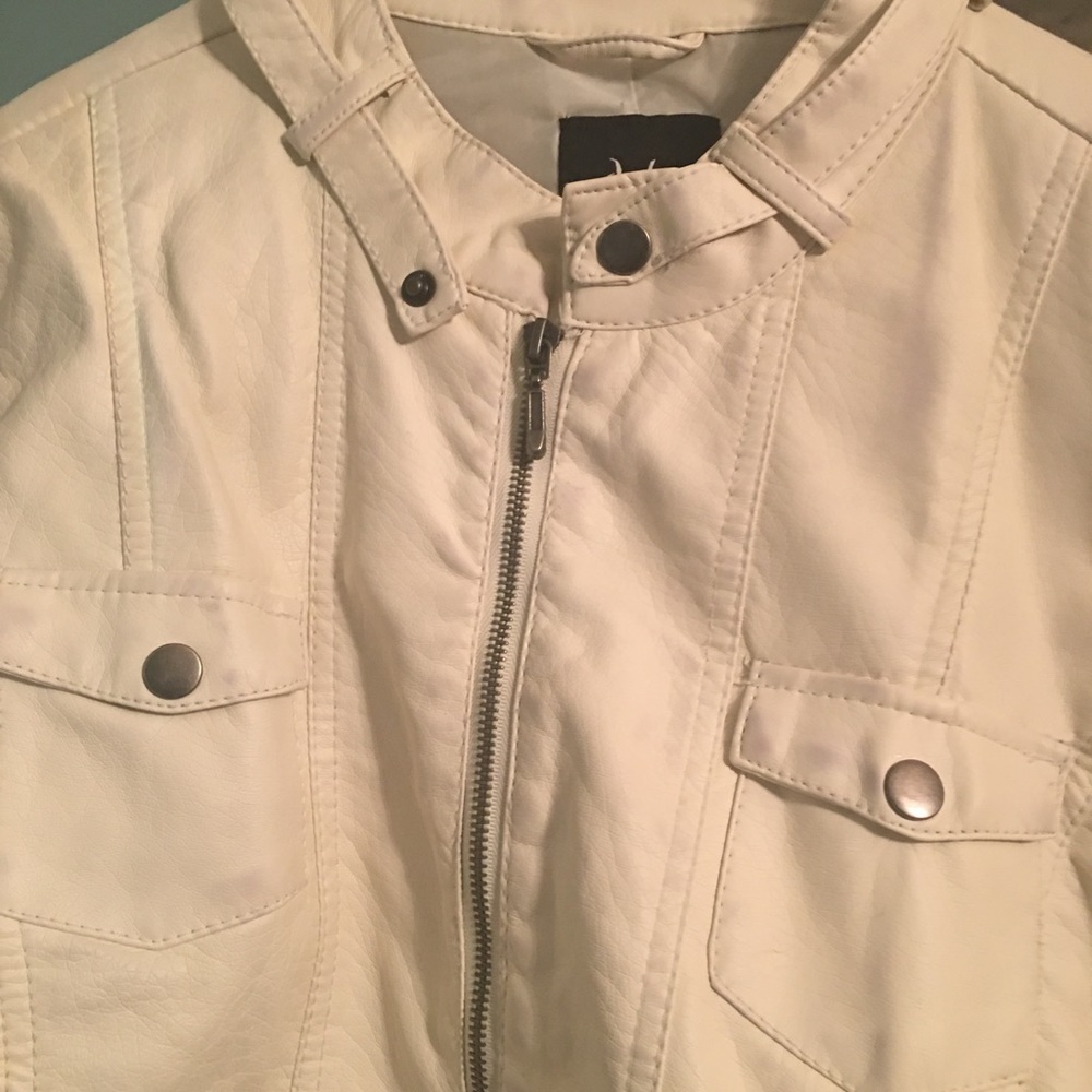 White fall jacket - Picture 2 of 4